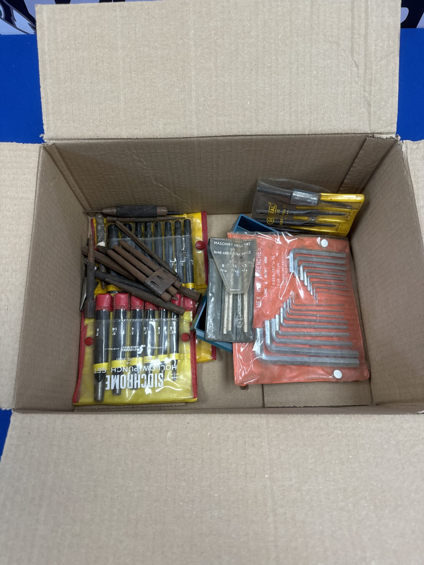 1047 Small box of assorted tools inc punch sets & others
