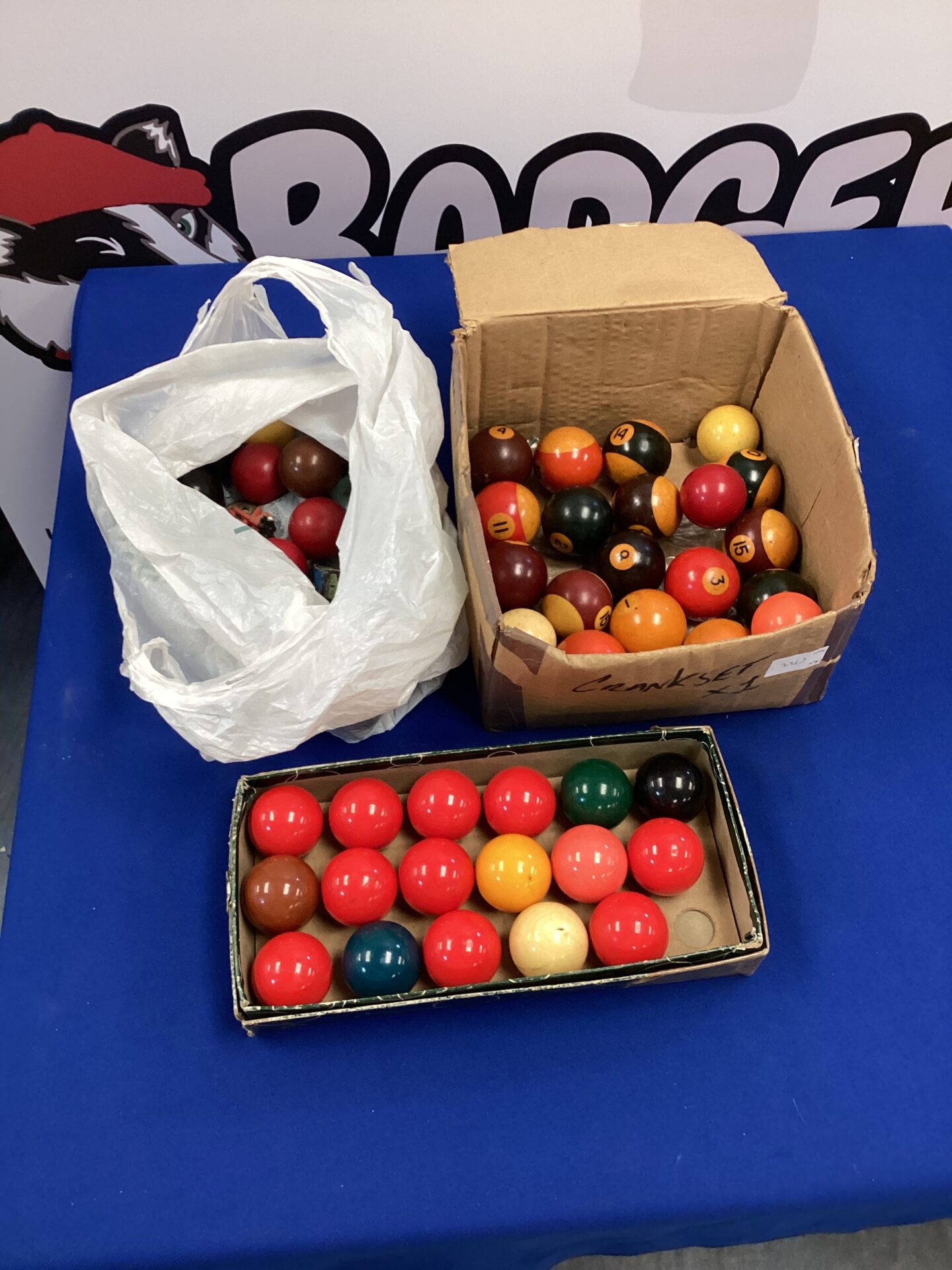673 Collection of snooker & pool balls with chalks & marbles