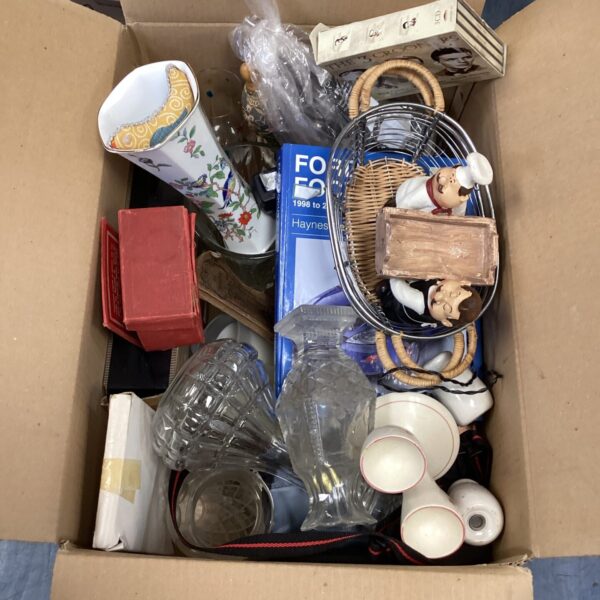 Mixed lot of vintage collectibles including a travel iron.