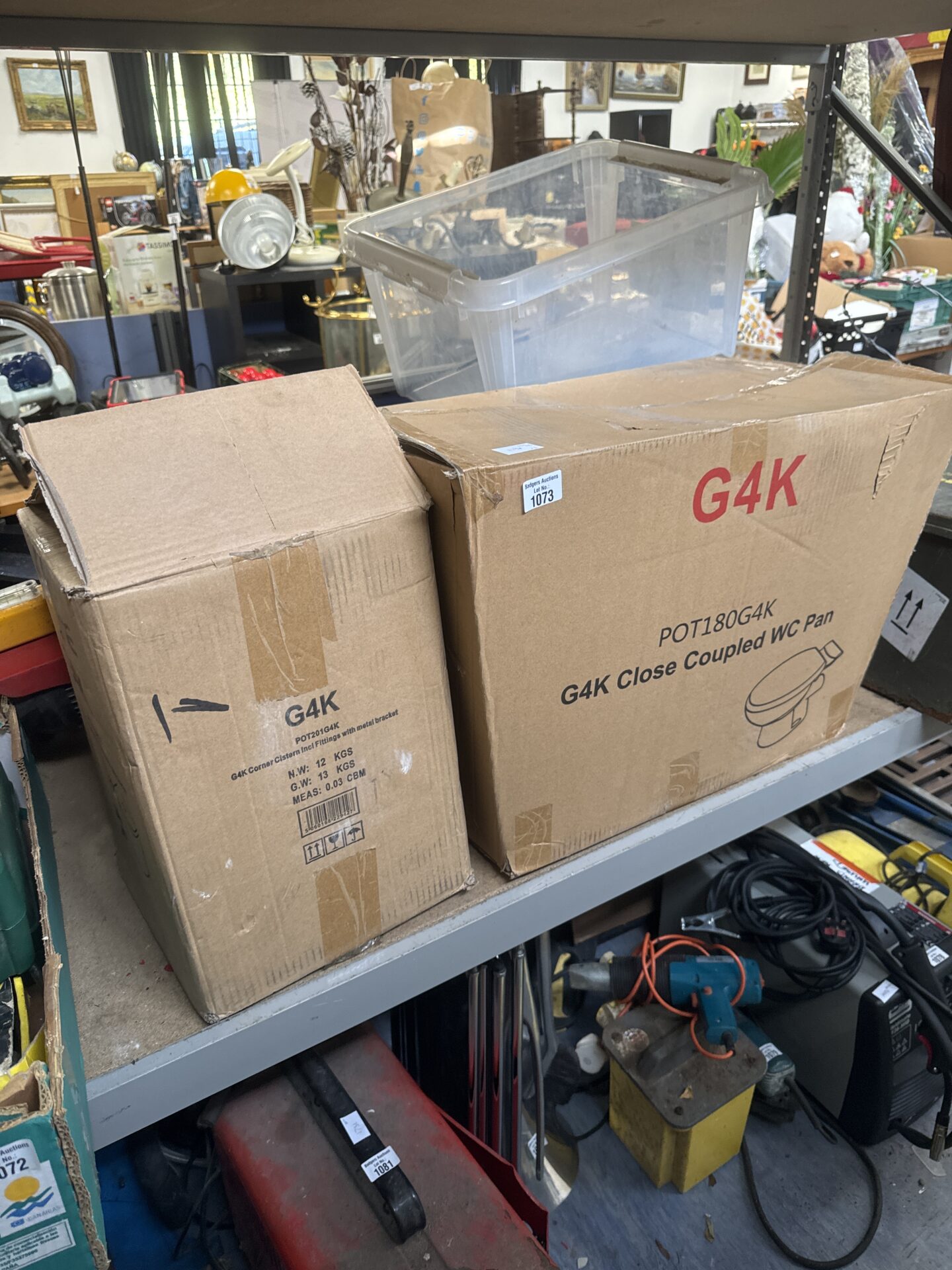 1025 new G4k close coupled toilet pan with corner cistern