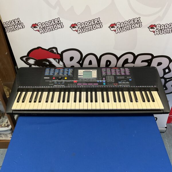 Vintage Yamaha PSR-220 electronic keyboard in good condition.