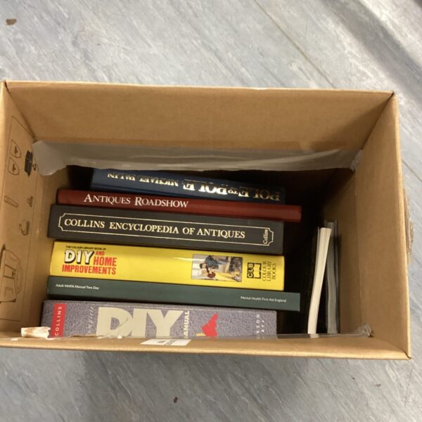 Lot of antique reference books including Collins Encyclopaedia of Antiques.
