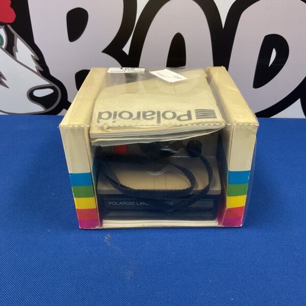 Vintage Polaroid 500 Land Camera in good condition.