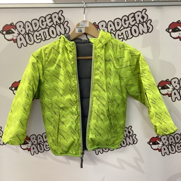 Bright green Wedze childs reversible padded jacket for winter sports.