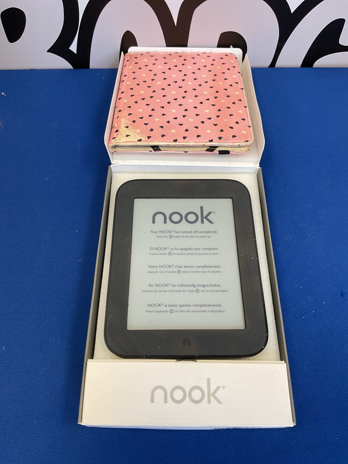 087 Nook simple touch e-reader with case
