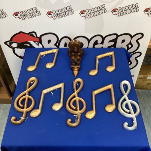 Resin musical notes and wall-mounted candle holder set for home decor.