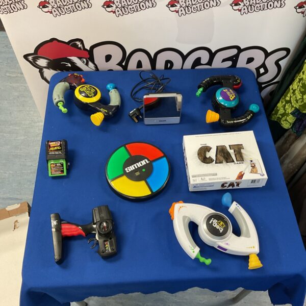 Mixed lot of vintage toys including a Bop It and Philips clock.