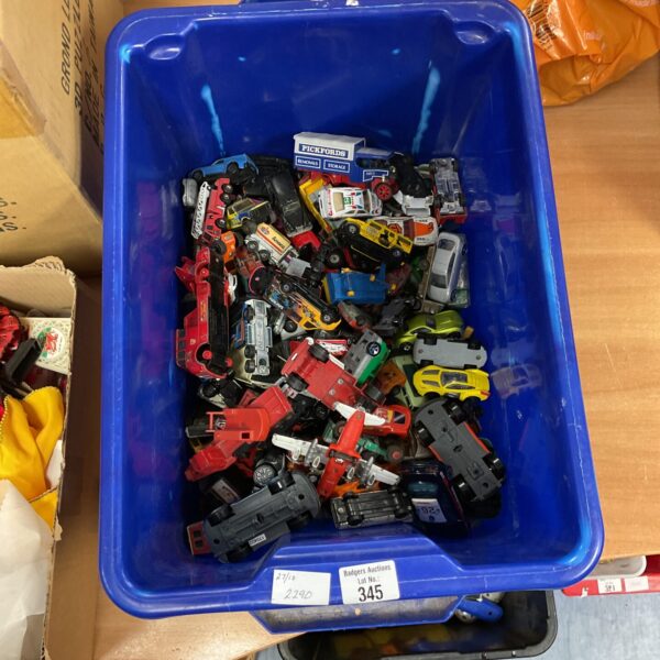 Mixed lot of vintage diecast model cars and toy vehicles.