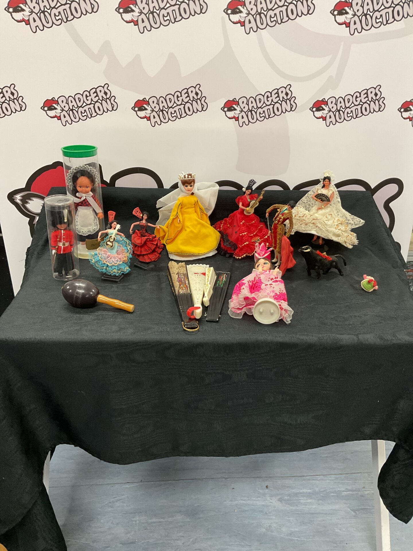 343 Collection of Spanish dolls and hand fans