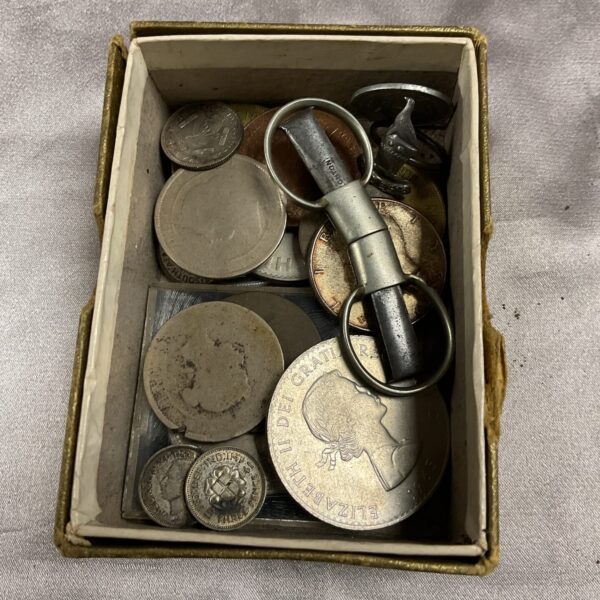 Mixed lot of vintage silver coins and a Rhodesia ring.