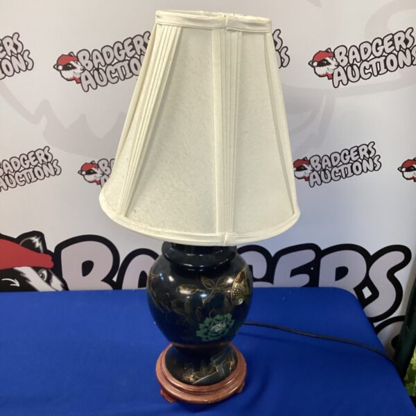 Vintage oriental table lamp with ceramic base and floral design.