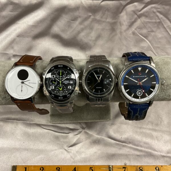 Lot of four quartz wristwatches including Lorus and Chrono Diamond.
