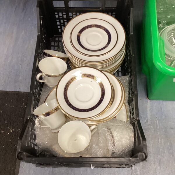 Royal Doulton Harlow dinner service pieces in a lot.