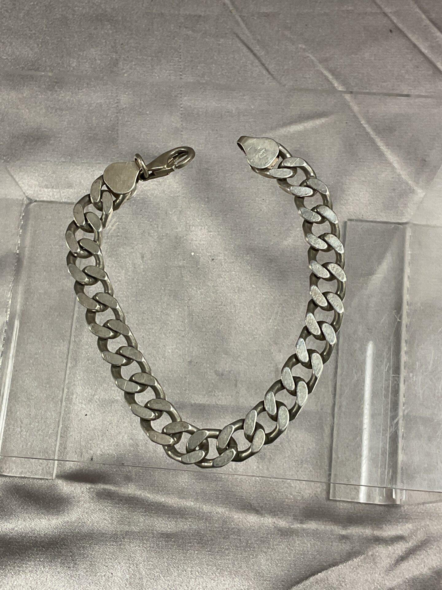 812 925 Silver 8” Curb link Bracelet 30.4g