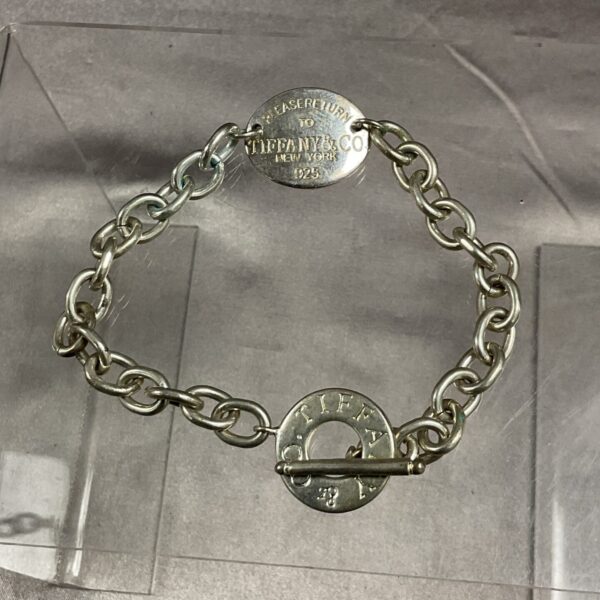 Silver Tiffany style T bar bracelet with a classic chain design.