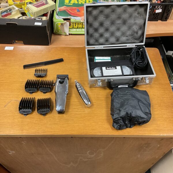 Vintage Babyliss hair cutting set in a hard case.