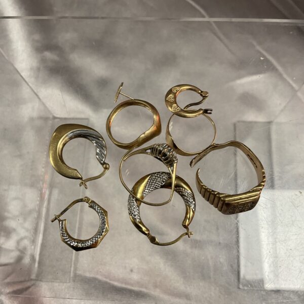10.8g lot of 9ct gold scrap jewellery for refining.