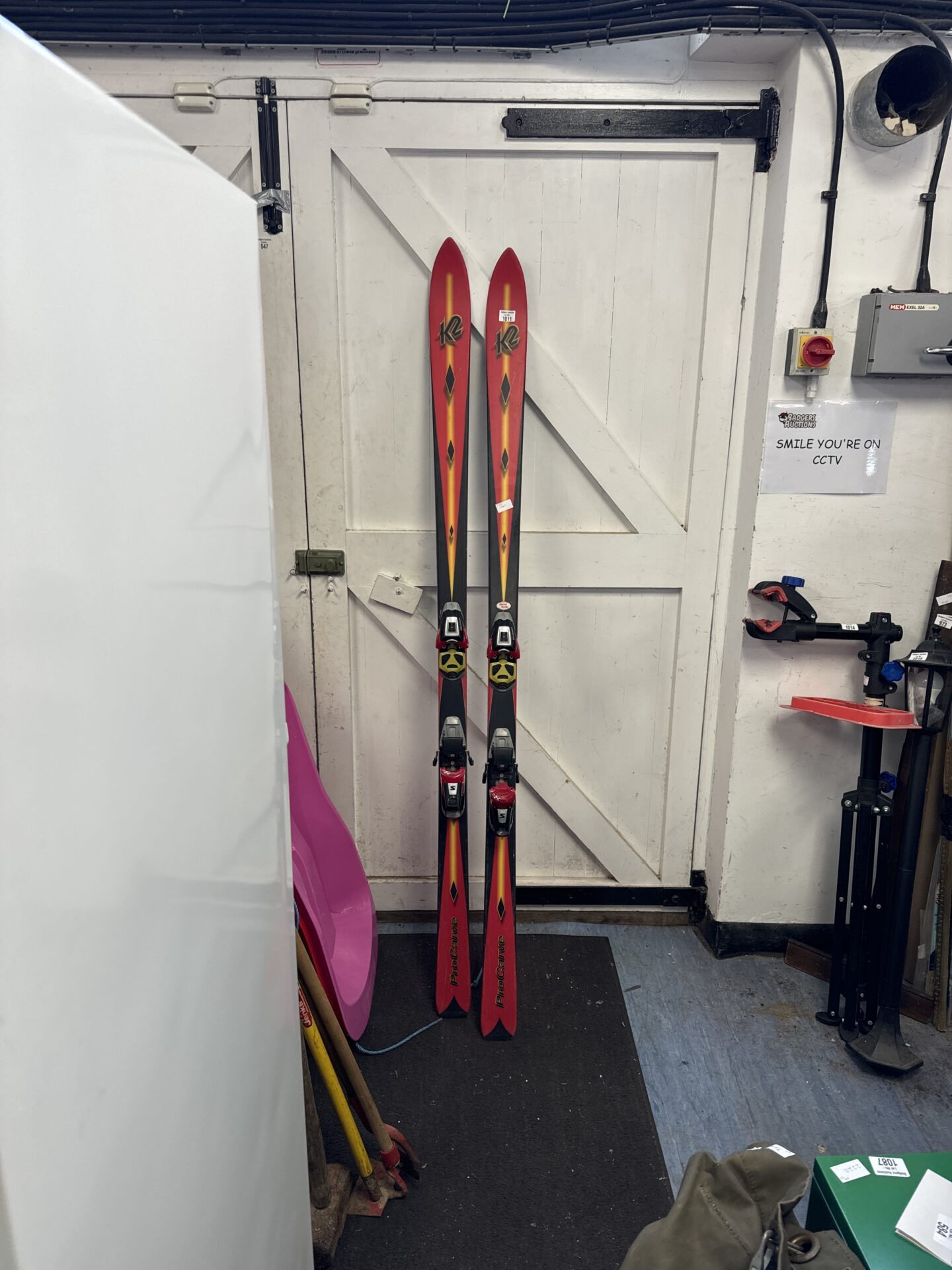 1011 Pair of k2 procarve skis