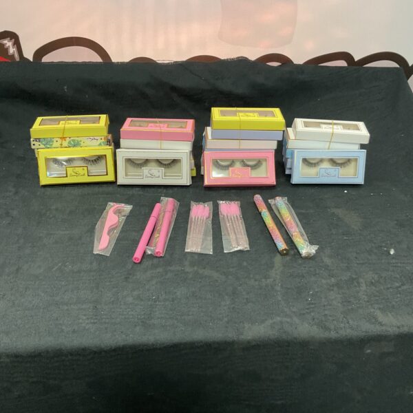 Bamyliss eyelash set with packaging, beauty accessories for makeup.