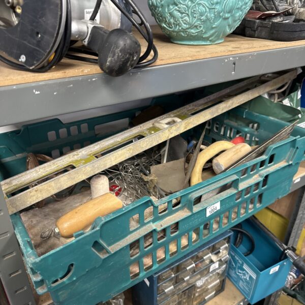 Tray of builders tools including spirit level and trowels.