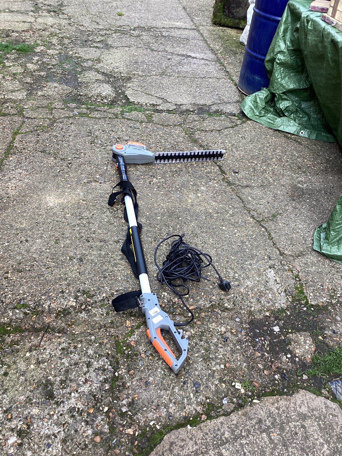 1166 Terratek extending electric hedge trimmer