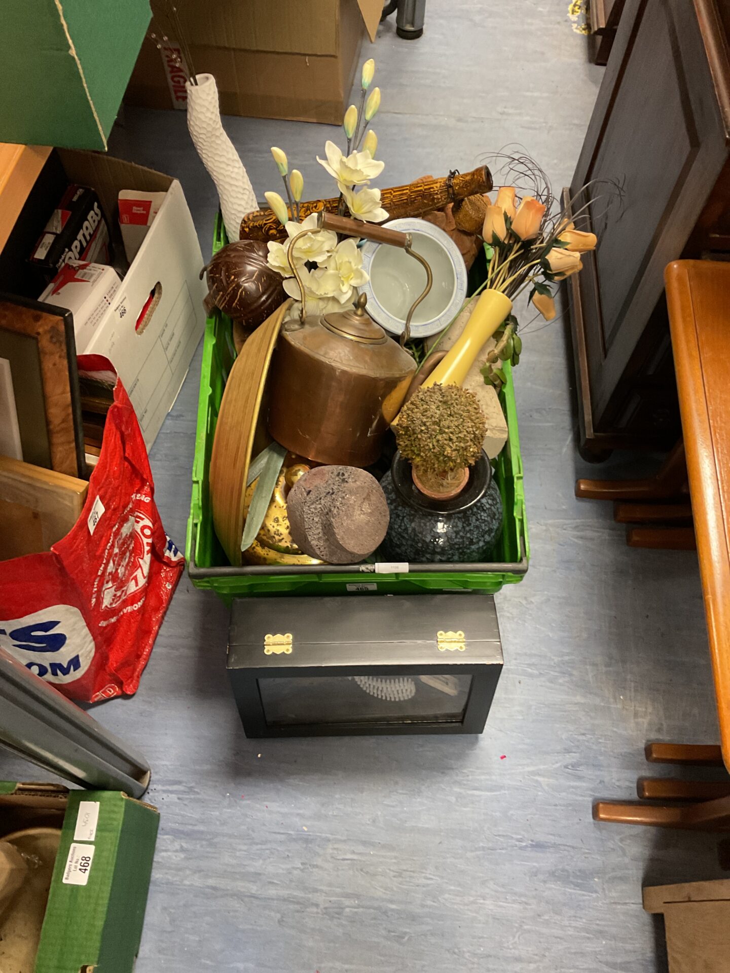 465 Box if mixed items inc display case and fake plants