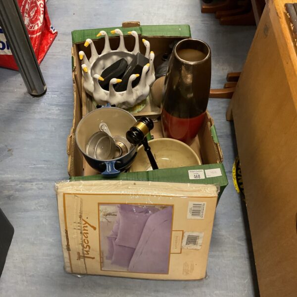 Mixed lot of auction items including vases and a gavel.