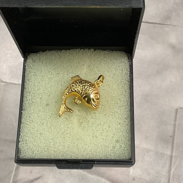 Vintage 9ct gold fish charm for jewellery collectors.
