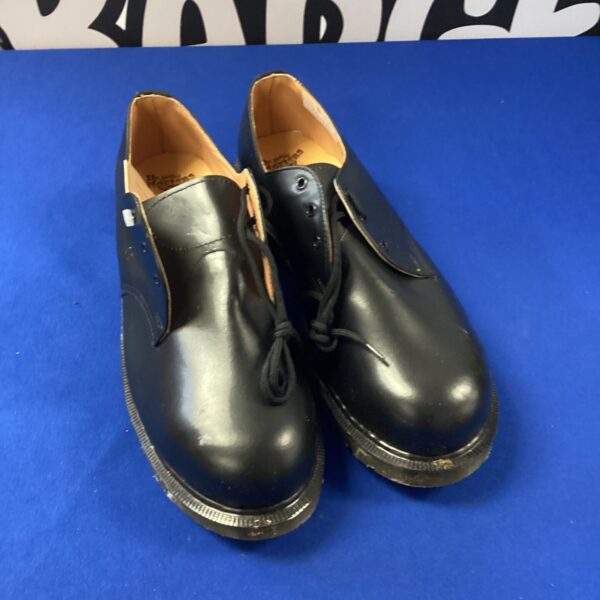 New size 6 Dr Martens steel toe boots for work or collection.