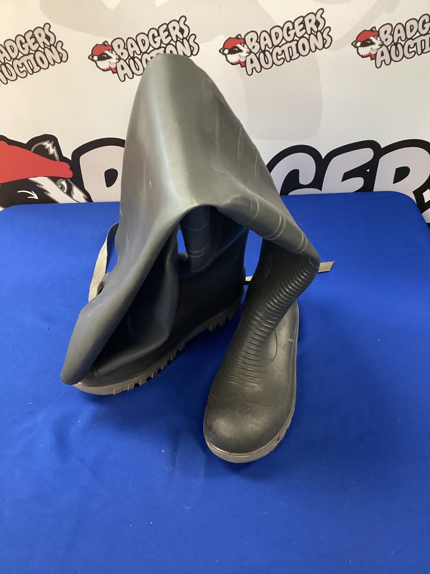 607 Pair of size 11 grey waders