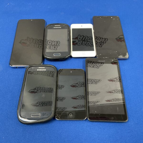 Vintage mobile phone and iPod lot for collectors.