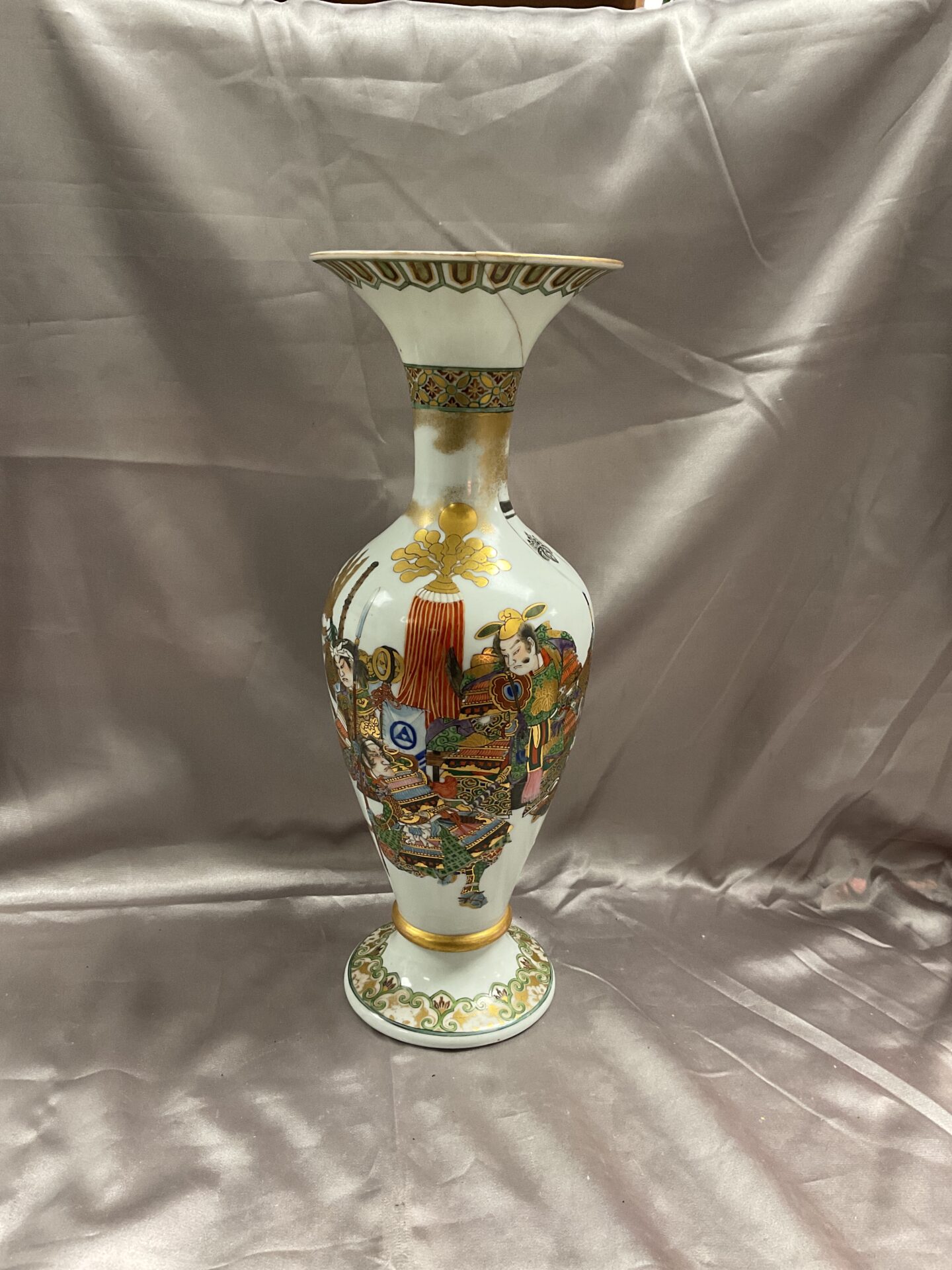 905 19c Hand decorated Japanese porcelain 13.5” Vase Af