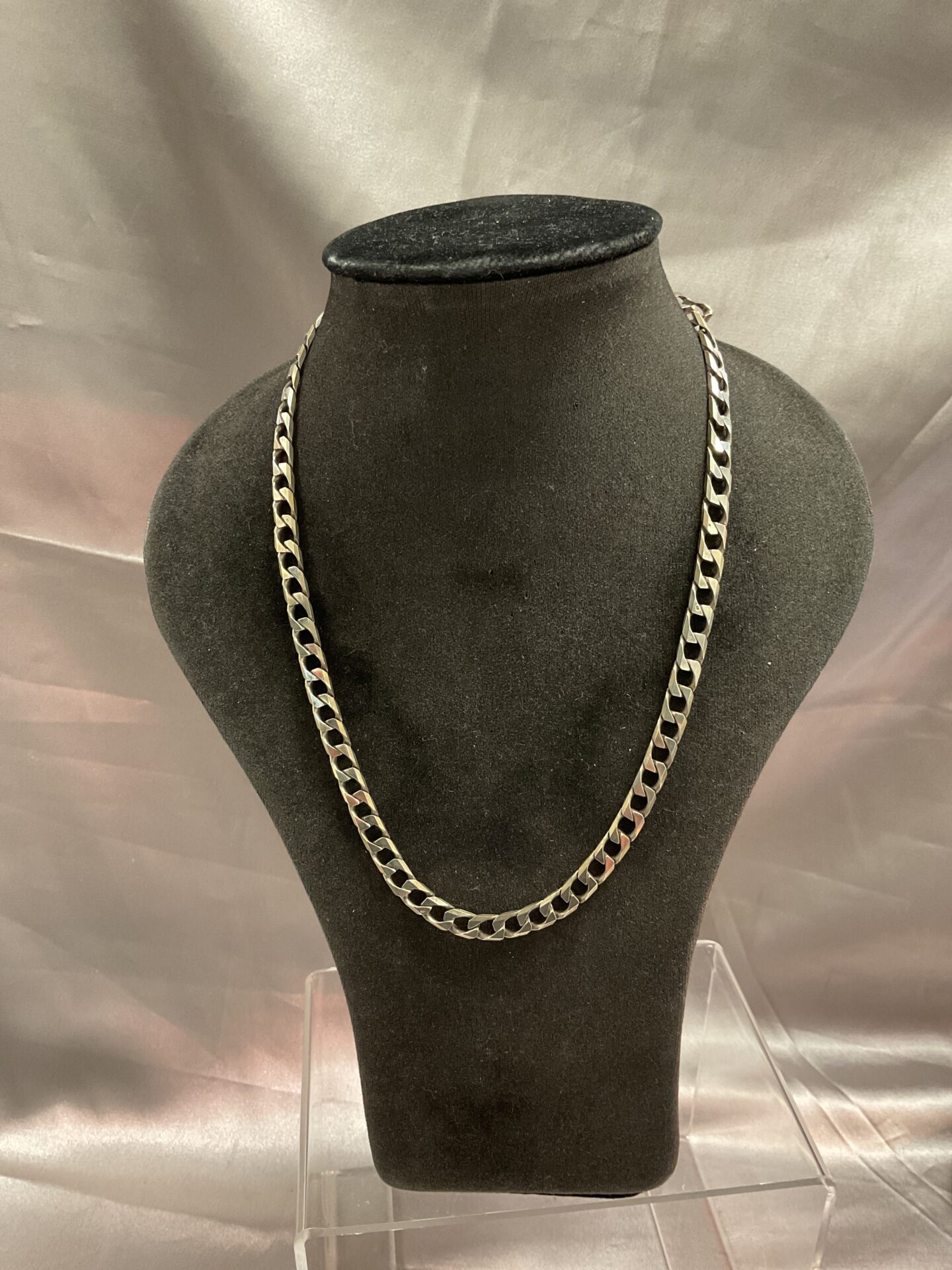 793 925 Silver Men’s Heavy curb link 18” necklace 26.4g