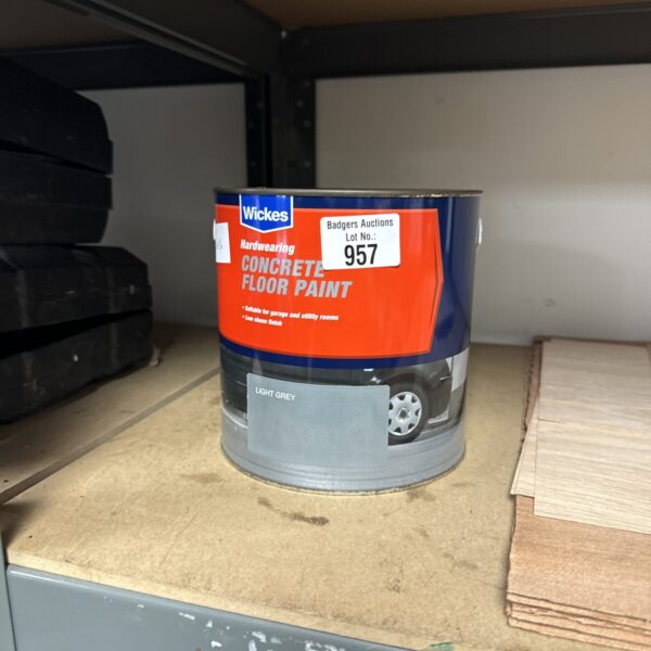 2.5L tub of wickes grey concrete floor paint