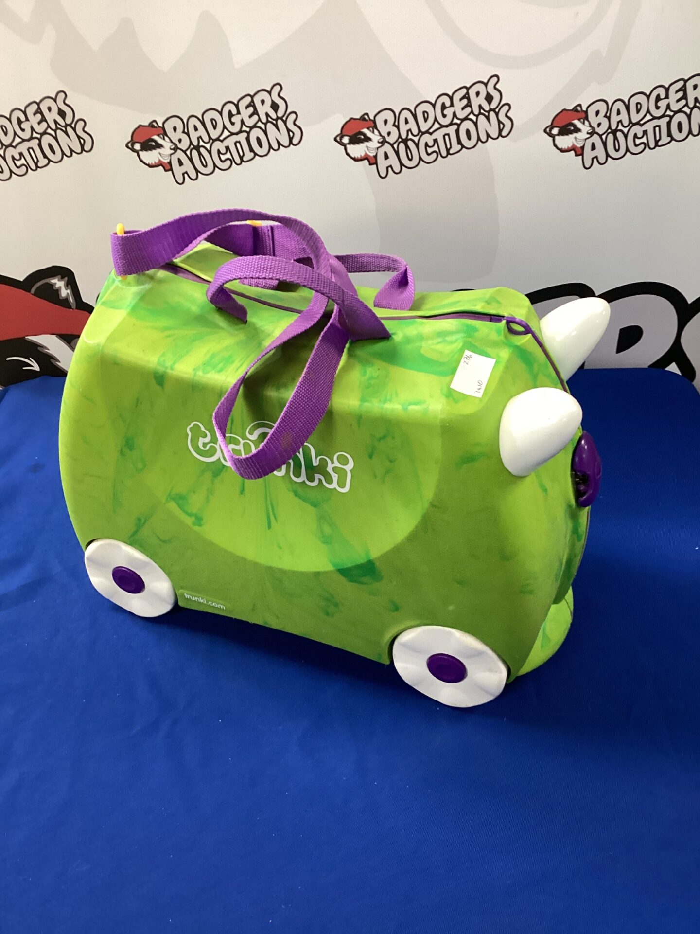 609 Trunki childs ride on suitcase