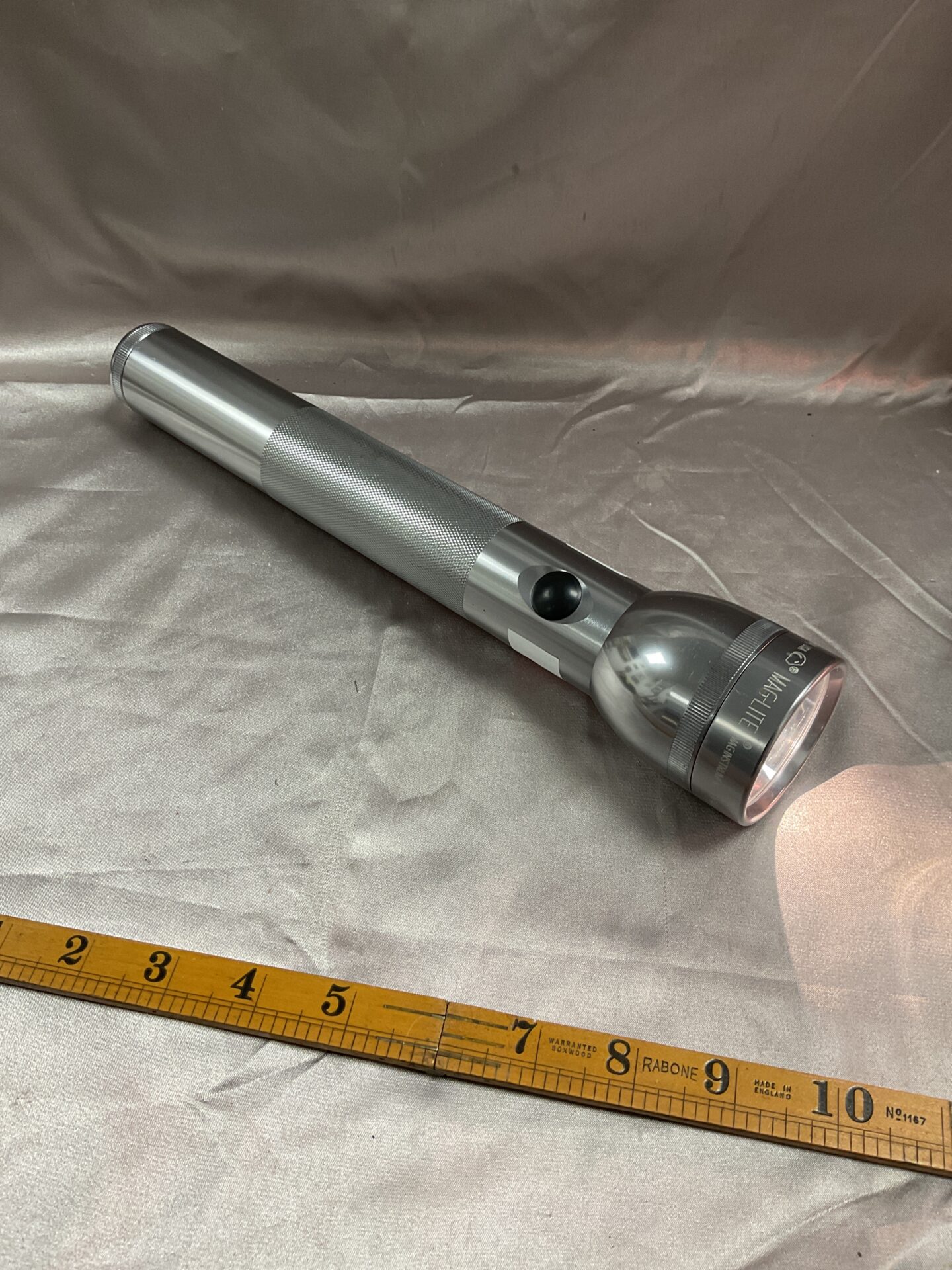 885 12” Mag-Lite With Batteries