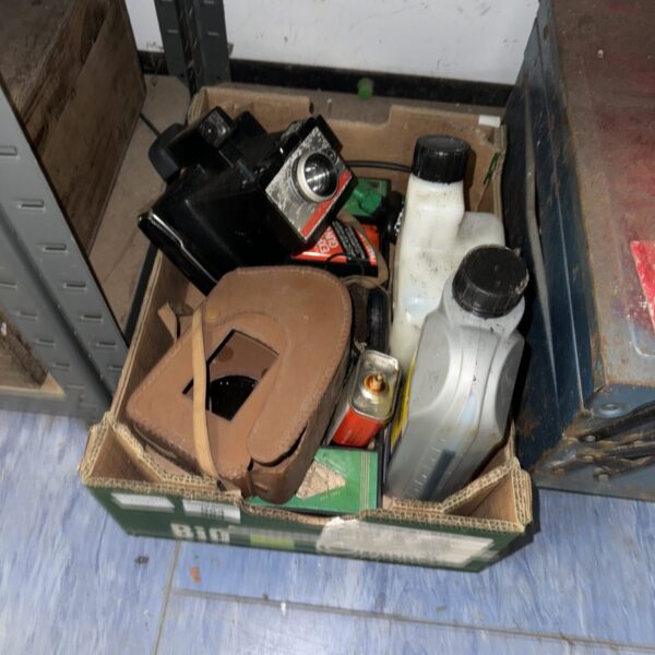 Vintage camera lot with Kodak Colorpack 80 and accessories.