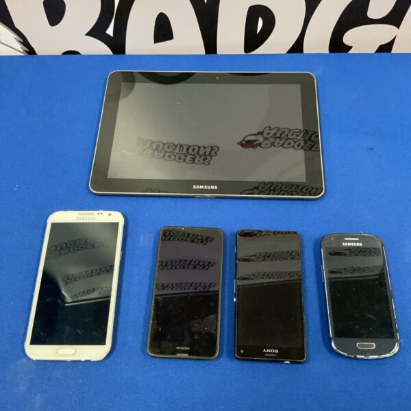 Mobile phone and tablet lot including Samsung, Sony, and Nokia devices.