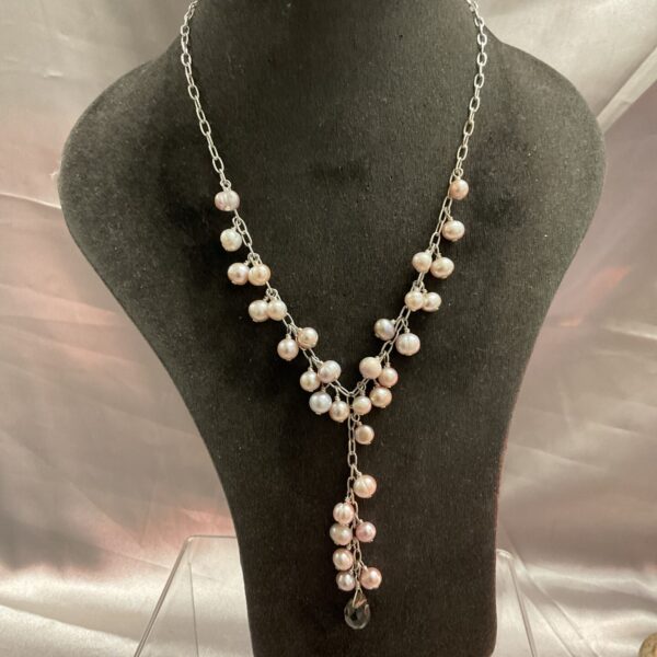 Delicate 925 silver pearl necklace with a graduated drop design.