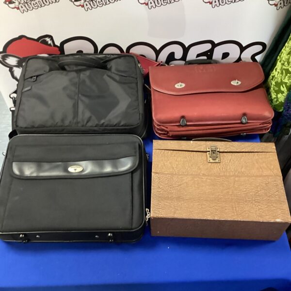 Mixed lot of laptop bags and handbags, including Dell and antler designs.