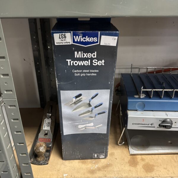 Unopened Wickes mixed trowel set for DIY and building projects.
