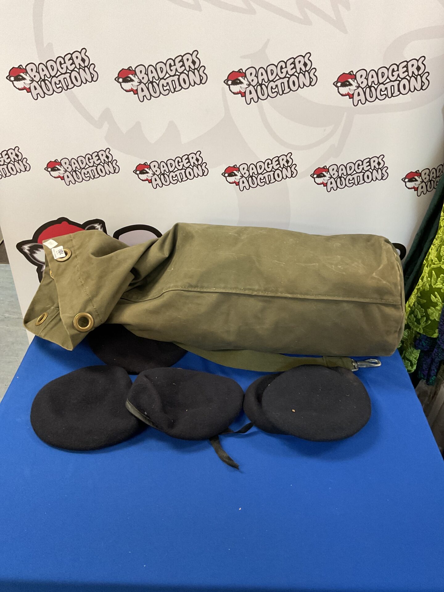 1088 Job lot of berets