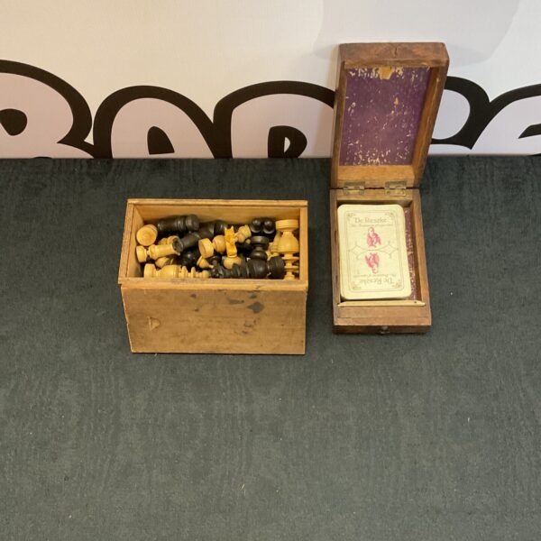 Vintage chess and cribbage set in wooden box.