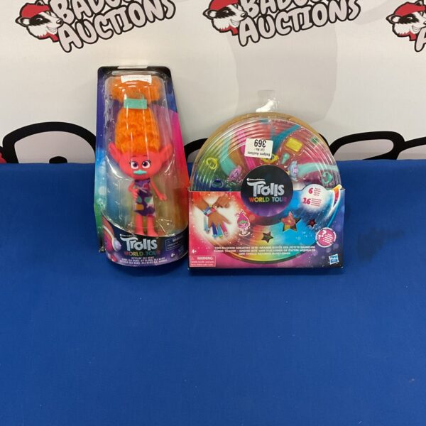 Dreamworks Trolls DJ Suki figure with colourful finger accessories.