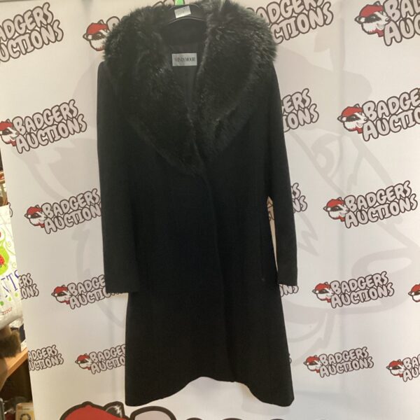 Windsmoor ladies size 12 coat with fur trim collar.