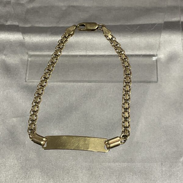 Delicate 9ct gold bracelet with a flat plaque.