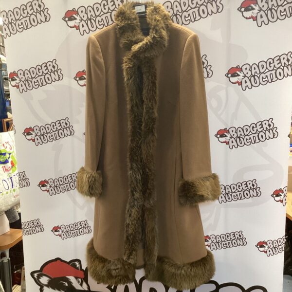 Vintage Windsmoor ladies coat size 10 with fur trim.