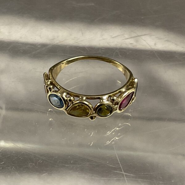 Vibrant 9ct gold ring with multicoloured gemstones.