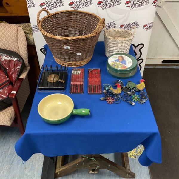 Mixed lot of wicker baskets, vintage kitchenalia, and fondue set.