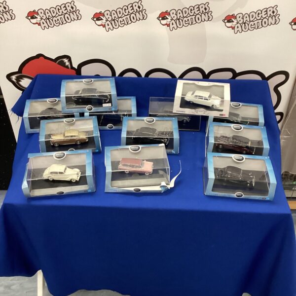 Lot of Oxford Diecast model cars in display boxes.
